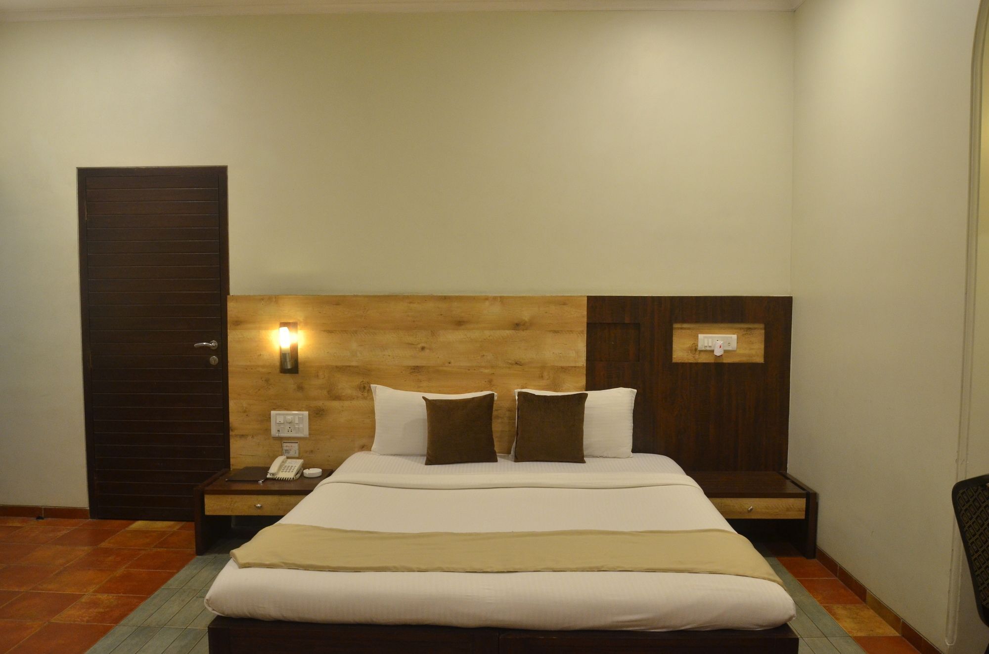 Zaras Resort Lonavala Esterno foto