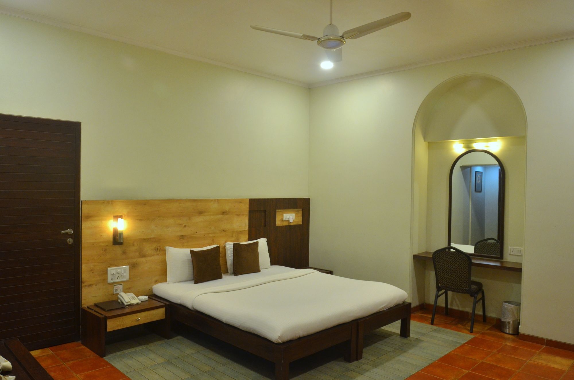 Zaras Resort Lonavala Esterno foto